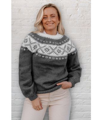 Mørk grå Alvagenseren - Strikkia 2021-012B