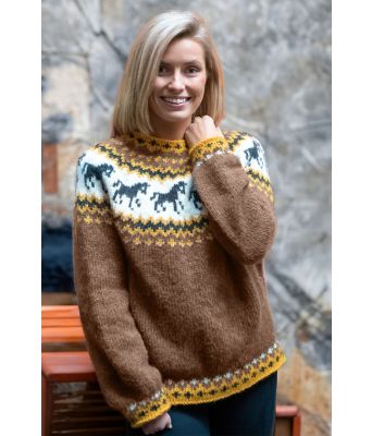 Lysebrun hestegenser - Strikkia 2021-035-309