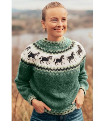 Jadegrønn hestegenser - Strikkia 021-035-336