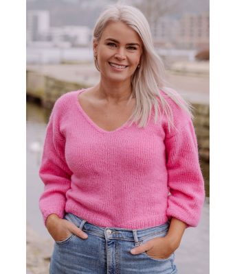 Rosa Soft dreams genser med v-hals - Strikkia 2022-030B