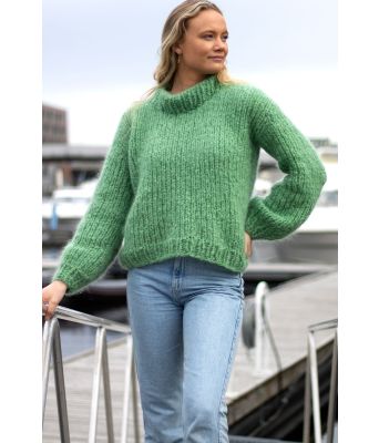 Eplegrønn Stella sweater - Strikkia 2024-008-534