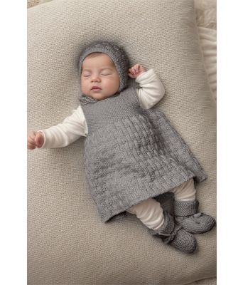 Lys grå April Strikkekjole til baby med lue og sokker - Viking 2028-6-313