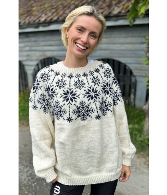 Snowflake sweater i naturhvit - DLG 23-044-SU3400