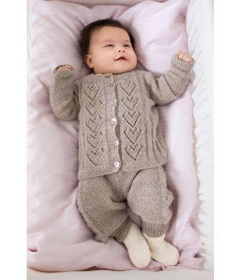 Truls babysett med jakke, bukse, lue, votter, sokker og smekke - DG 349-08