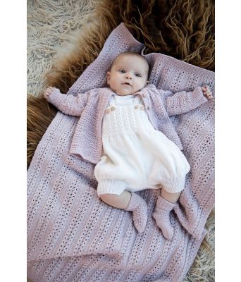 Edith babysett med cardigan, romper, kyse, lue, sokker og teppe - DG 411-04