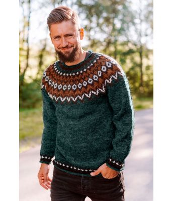 Flaskegrønn riddarigenser med rustbrunt mønster - Istex 91002