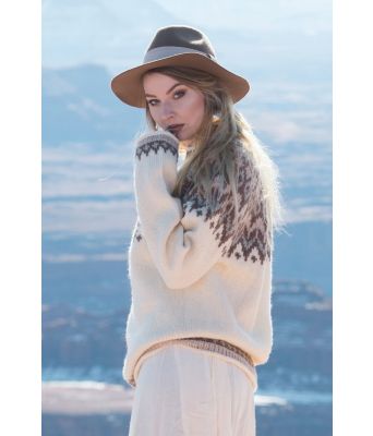 Riddarigenser til dame i naturfarget LettLopi garn - Istex 91006