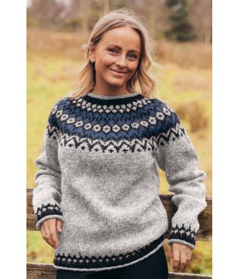 Askegrå riddarigenser med lapisblått mønster - Istex 91002