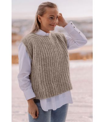 Beige Anytime slipover vest - Strikkia 2022-003C