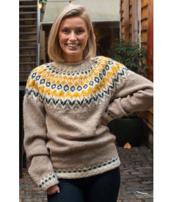 Beige riddarigenser med gult mønster - DN0036