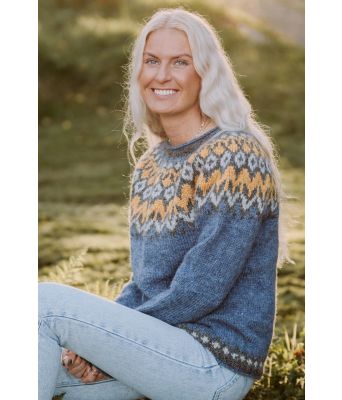 Blå riddarigenser med gult mønster - LL0033