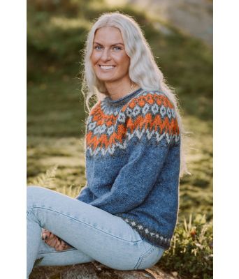 Blå riddarigenser med oransje mønster - LL0035