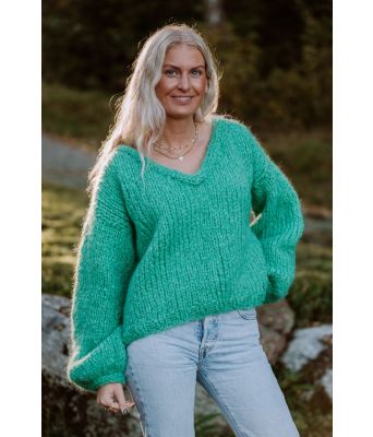 Charlottes chunky mohairgenser med v-hals - Strikkia 2021-027