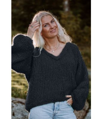 Charlottes sorte chunky mohair genser - Strikkia 2021-027B