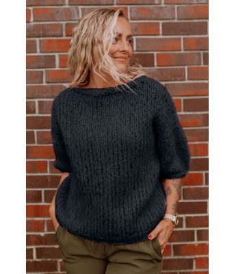 Claudias sorte chunky mohair genser - Strikkia 2021-025B