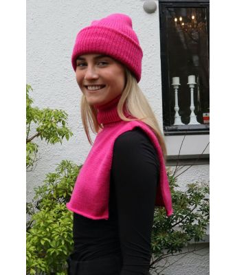 Bringebærfarget Kalina hals strikket i myk ull - DG 445-12