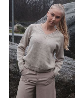 Alba strikkegenser med v-hals - DG 446-02