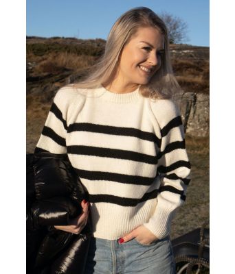 Hvit Alexa raglangenser med hvite striper - DSA 125-10