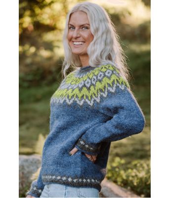 Fjordblå riddarigenser med vårgrønt mønster - LL0061