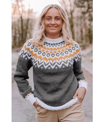 Grå riddarigenser med gult mønster DN0011