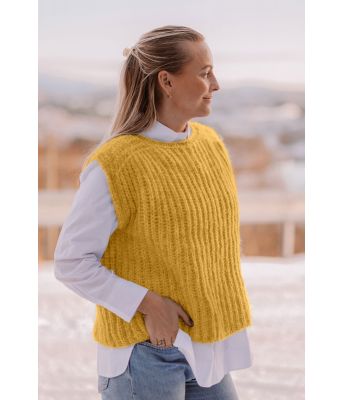 Gul Anytime slipover strikkevest - Strikkia 2022-003L