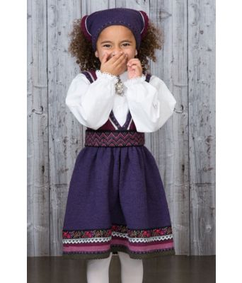 Ingrid strikket bunad i lilla - Viking 1603-06