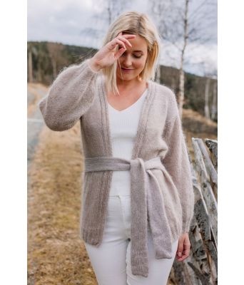 Carlas cardigan med belte - Strikkia 2020-007