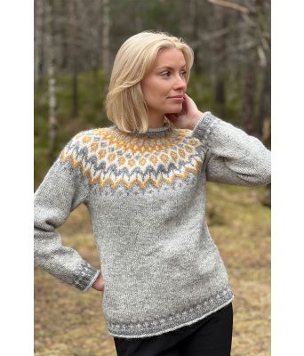 Askegrå riddarigenser med litt gult mønster - LL0002B