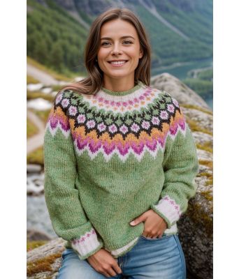 Lyst grønn riddarigenser med mange farger i mønsteret - LL0031C