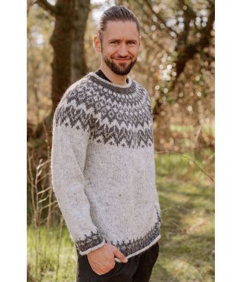 Askegrå riddarigenser med grått mønster - LL0046