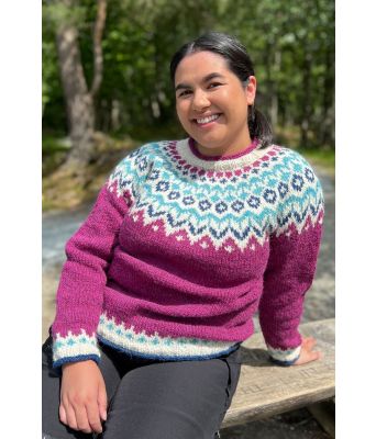 Kongelilla riddarigenser med blått/turkis mønster - LL0056B