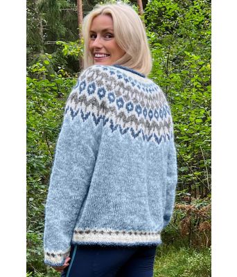 Skyblå riddarigenser med grått og blått mønster - LL0064