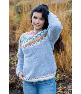 Riddari genser med milkway/lyseblå bunnfarge - LL0080C