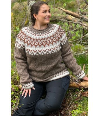 Brun riddari genser med rustfarge i mønsteret - LL0086B