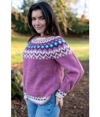 Rosa riddarigenser med fargerikt mønster - LL0113