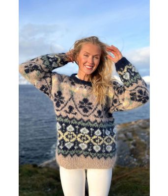 Alpeglød genseren i beige/mariniblå - MM 03-01B