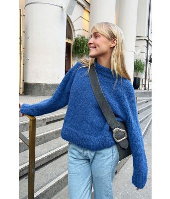 Kongeblå Krogh Loose strikket genser - ØK 04-09K