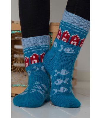 Rorbusokken strikkesokk med rorbu og fiskemønster - Viking 2103-03