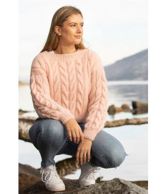 Salto strikkegenser med fletter Elisabeth S Asserson - Viking 2138-03