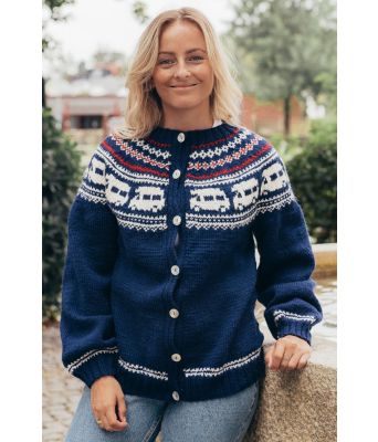 Bobilkofta strikkejakke med bobil / campingbil i merinoull - Strikkia 2020-020