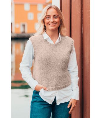 Fridas beige favorittvest - Strikkia 2020-022