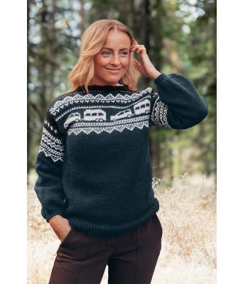 Campingvogngenseren i mørk petrolblå - Strikkia 2020-023-3487A