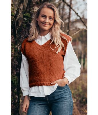 Vildes favorittvest oransje vest med v-hals - Strikkia 2020-024
