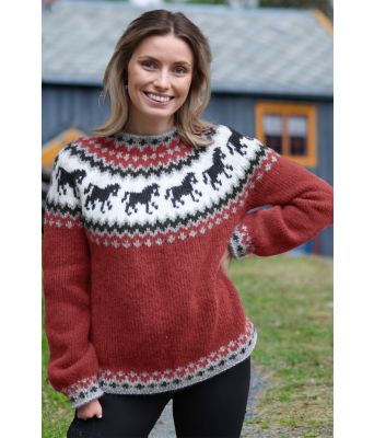 Lyst burgunder hestegenser - Strikkia 2021-035-355