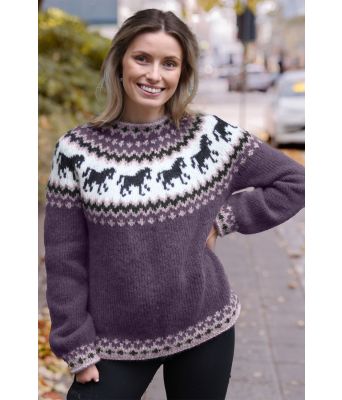 Lilla hestegenser - Strikkia 2021-035-369367