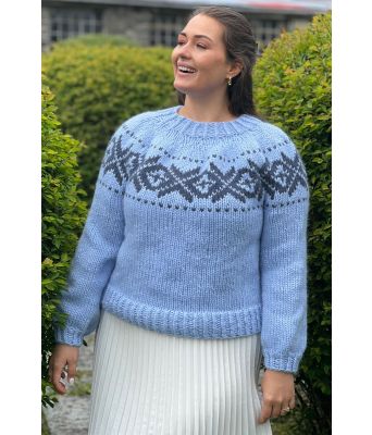 Chunky fanagenser i lyseblå - Strikkia 2021-036F
