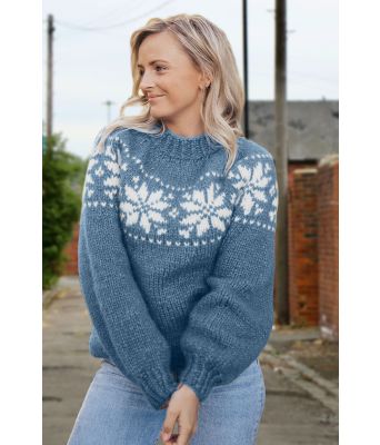 Lys jeansblå chunky stjernegenser - Strikkia 2022-011-326