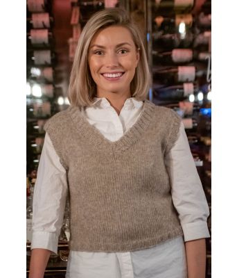 Heidis favoritt vest enkel strikkevest med v-hals - Strikkia 2022-011