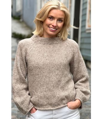 Easy peasy strikkegenser med raglanfelling - Strikkia 2022-016C