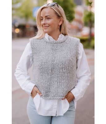 Petronella chunky strikkevest - Strikkia 2022-022